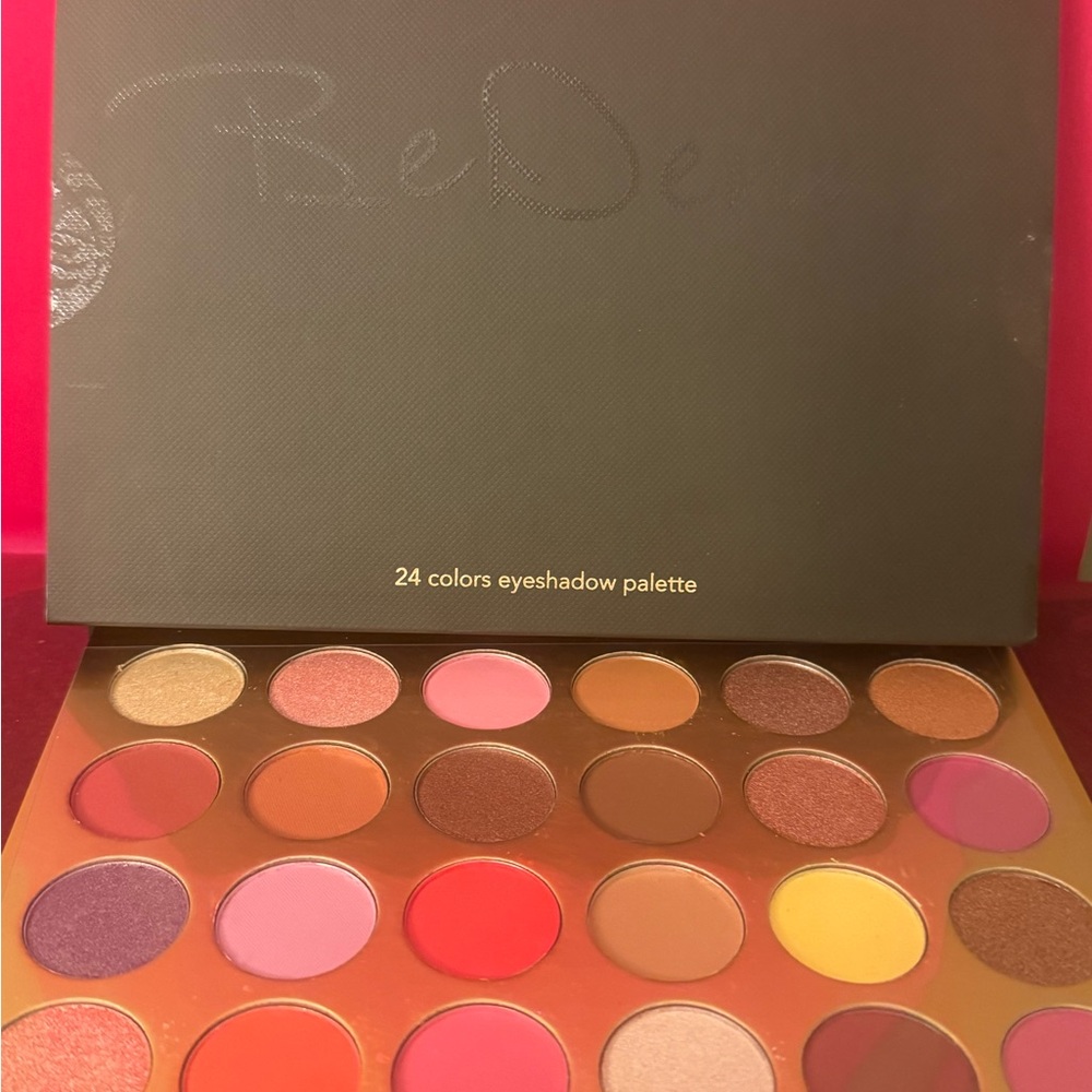 Be Denno 24-Color Eyeshadow Palette - Vibrant Shades